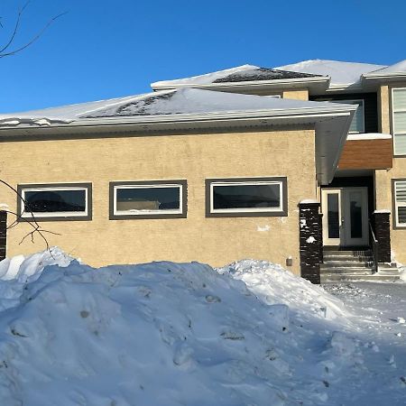 Cozy Modern And Lavish 1 Bedroom Basement Suite Winnipeg Eksteriør bilde