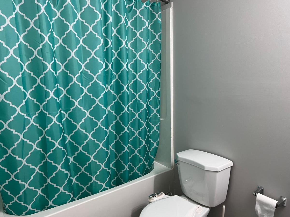 Cozy Modern And Lavish 1 Bedroom Basement Suite Winnipeg Eksteriør bilde